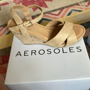 Aerosole wedge heel